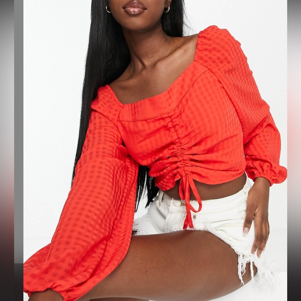 Ruched front crop top long puff sleeves in red